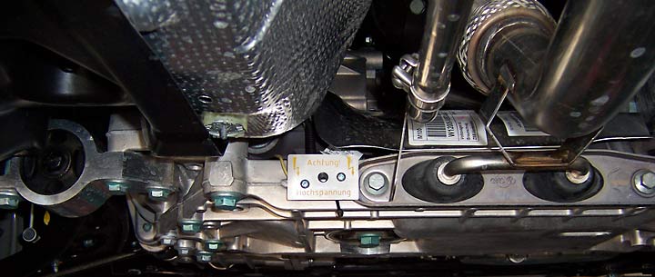 Kontaktplättchen im unteren Motorraum